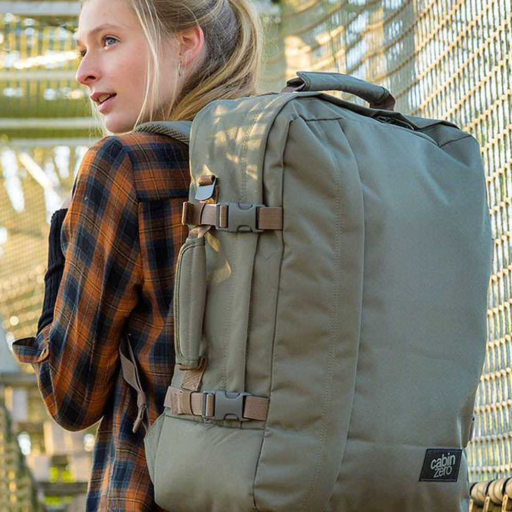 cabin-zero-rugzak-153moa-1.jpg CABINZERO Classic rugzak/underseater 44L georgian khaki - Afbeelding 1