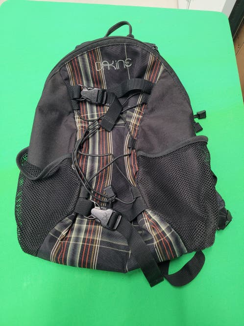 dakine-rugtas-144vlv-1.jpg Dakine Rugzak zwart met Ruitpatroon (m2421897576) — Tassen | Rugtassen — Marktplaats - Afbeelding 1