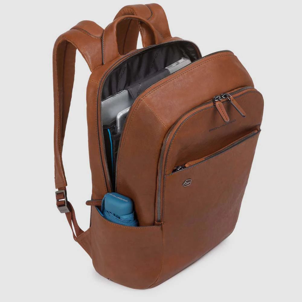 piquadro-rugzak-083izz-1.jpg PIQUADRO Kleine rugzak voor laptop en IPAD® BLACK Vierkant – Maletas Greenwich - Afbeelding 1