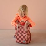 Studio Ditte Kinderrugzak van Gerecycled PET, Small Blokjes Roze/Bruin