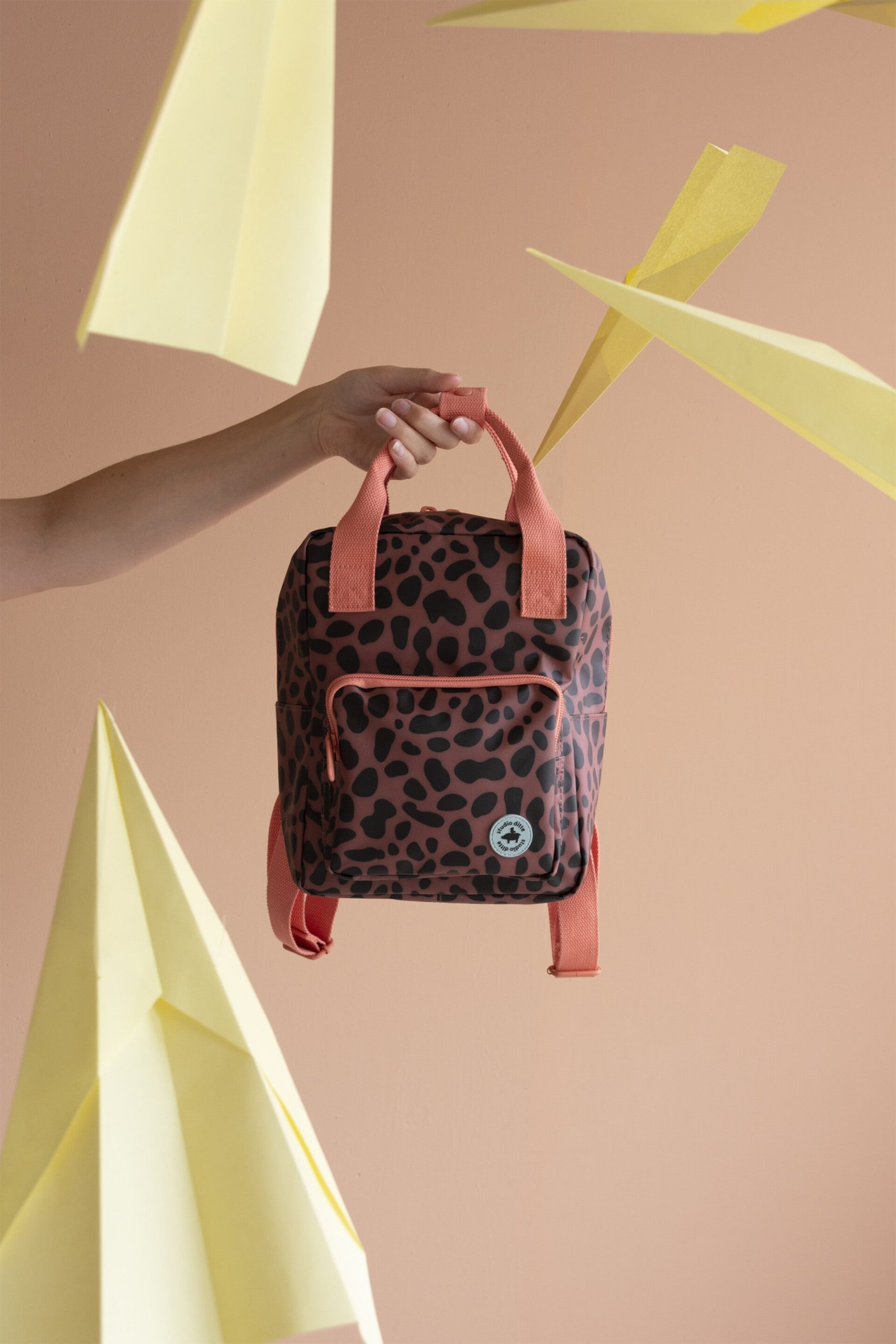 studio-ditte-rugzak-634luw-1.jpg Studio Ditte | Backpack Jaguar Spots | Hartendief webshop - Afbeelding 1